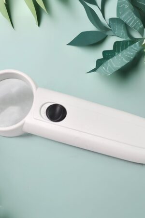 Hand-Held Magnifier with Dual LED Lights (1 Pc / 37MM / Battery not included)