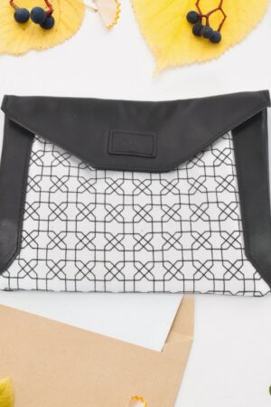 Multipurpose Pouch With Magnetic Lock(1 Pc / 19×14 Cm)